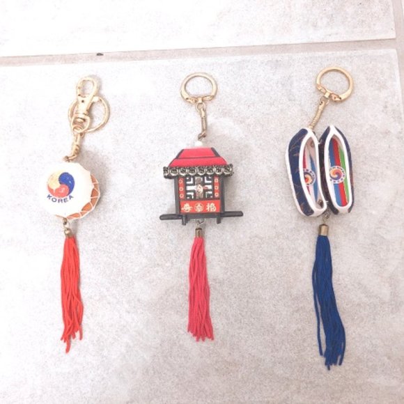 NEW Korean Souvenir Keychain - Picture 1 of 3
